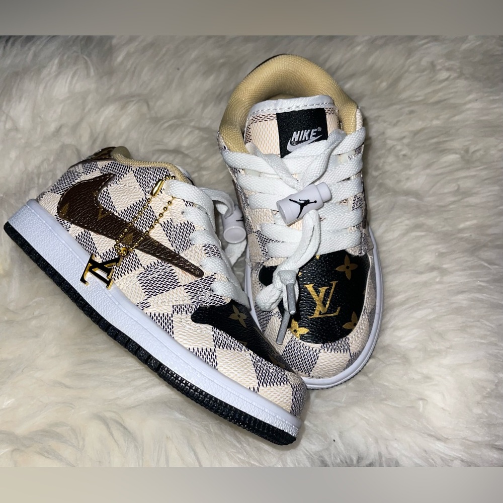 Lux lv sneakers